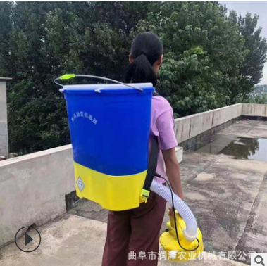 單兵融雪拋灑器背負式電動追肥農(nóng)用顆粒撒肥機魚塘飼料自動拋撒機