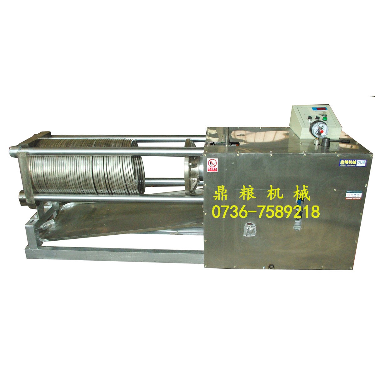 新型臥式液壓榨油機(jī)，自動(dòng)壓榨自動(dòng)退榨，不銹鋼材質(zhì)，出油率高