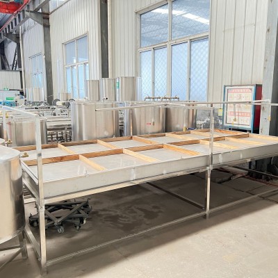 6盒8盒豆油皮機廠家 不銹鋼商用腐竹豆油皮機 兩聯(lián)磨漿機組裝