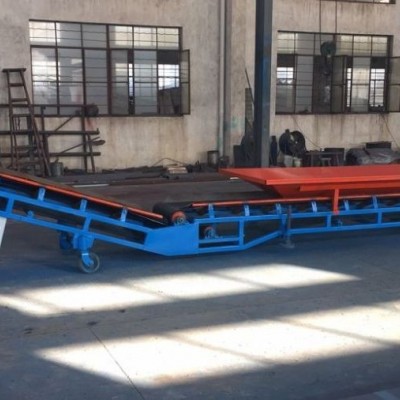 正鑫 大傾角爬坡皮帶輸送機(jī) 廠家定制 可移動(dòng)糧食建材輸送設(shè)備