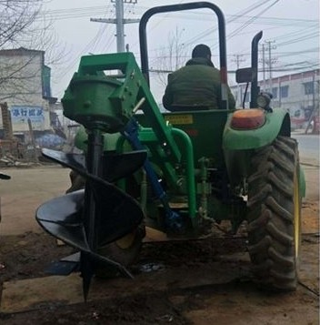 挖坑機(jī)