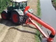 抽水！這臺水泵真猛，裝拖拉機后面太方便了